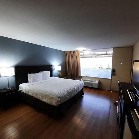 Americas Best Value Inn Молин Екстериор снимка