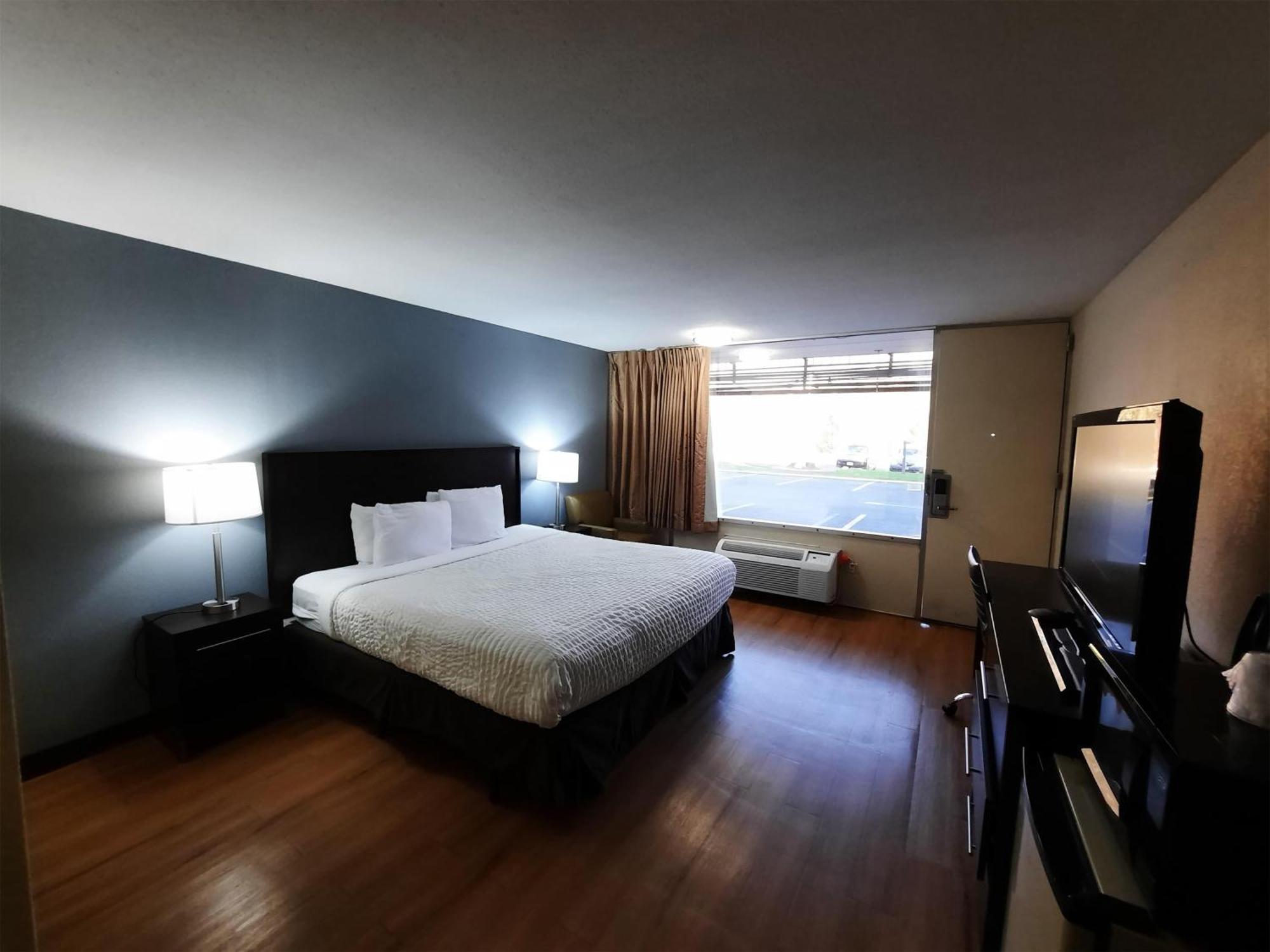 Americas Best Value Inn Молин Екстериор снимка