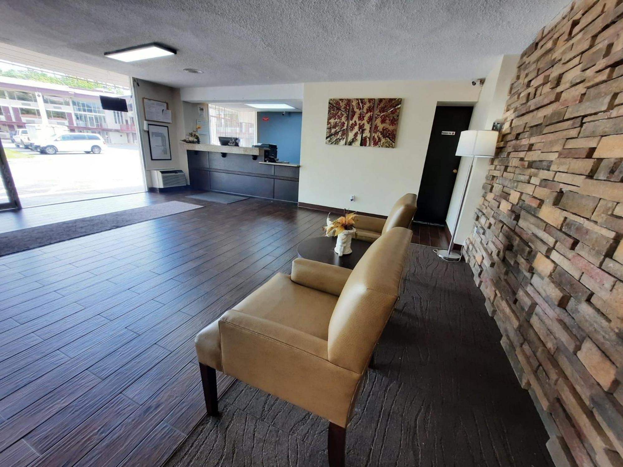 Americas Best Value Inn Молин Екстериор снимка