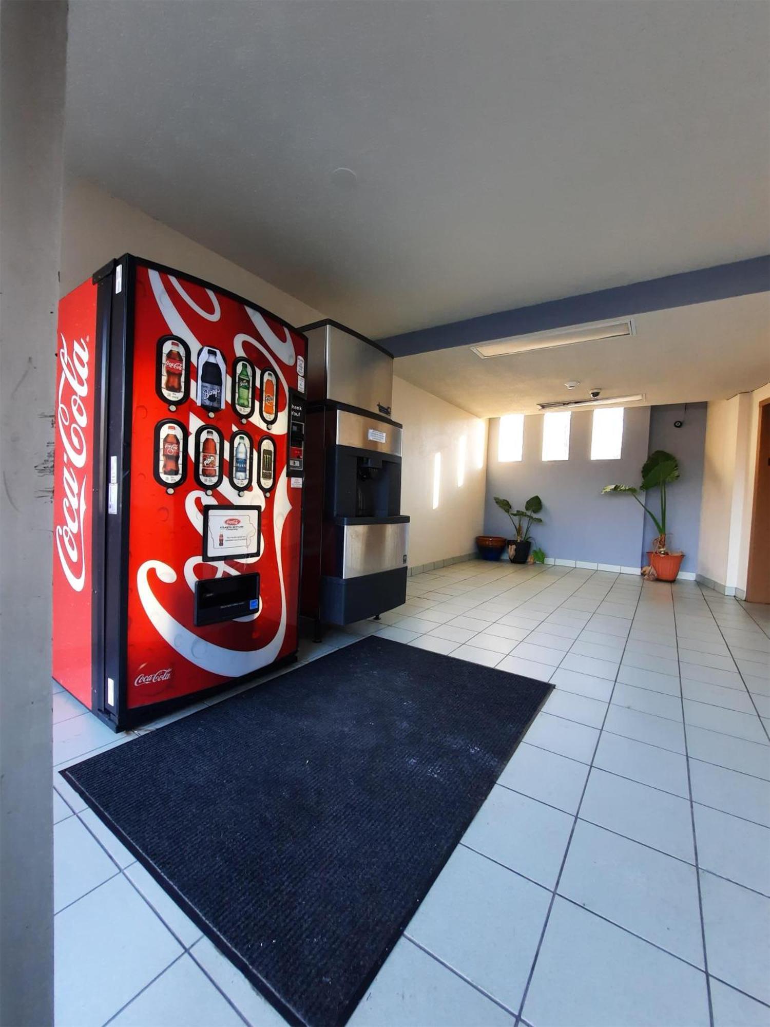 Americas Best Value Inn Молин Екстериор снимка
