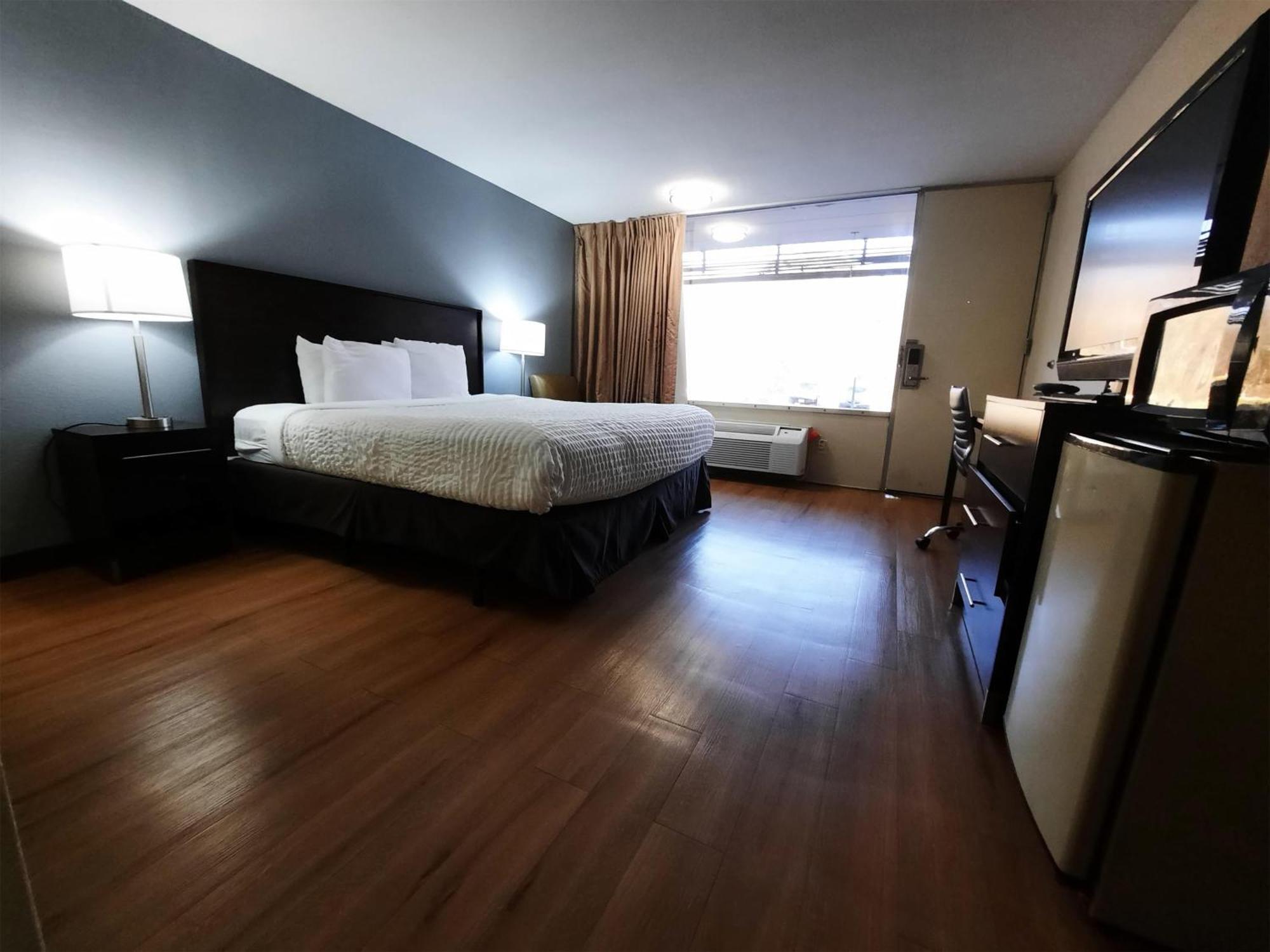 Americas Best Value Inn Молин Екстериор снимка