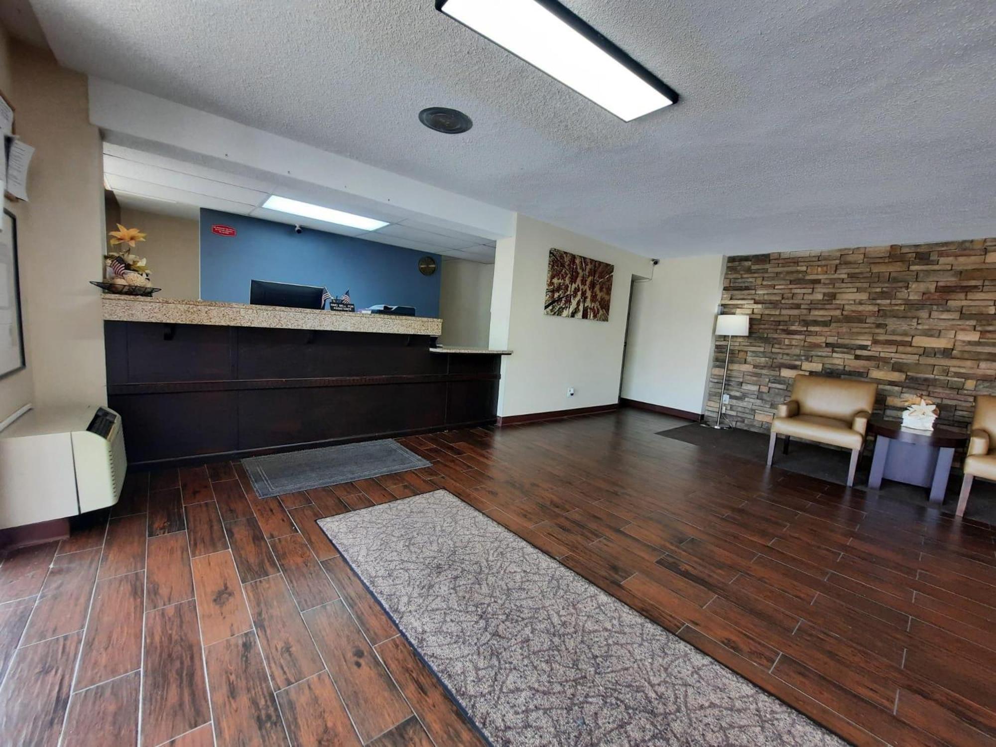 Americas Best Value Inn Молин Екстериор снимка